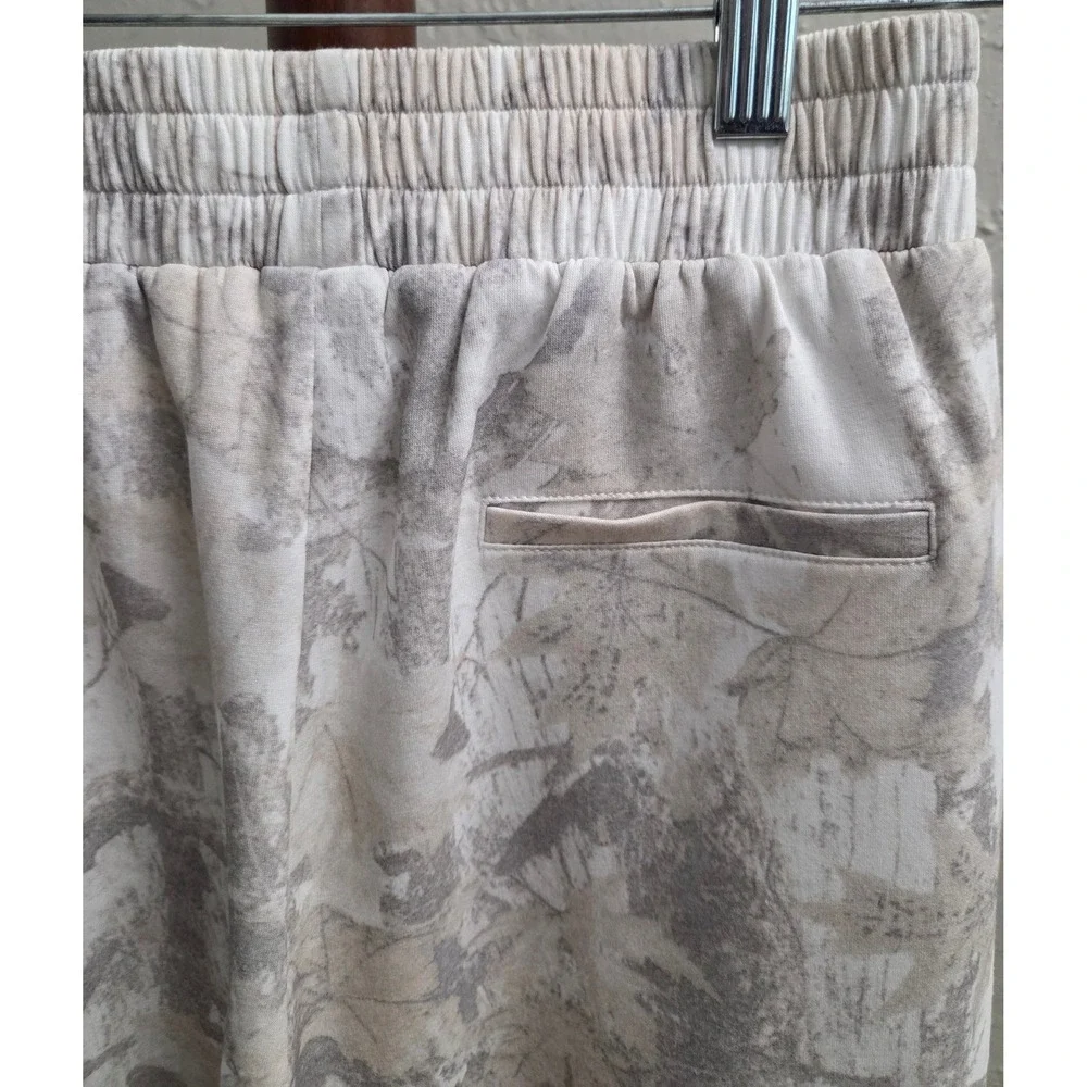 P166. Leaf Camo Print Wide-Leg Sweatpants